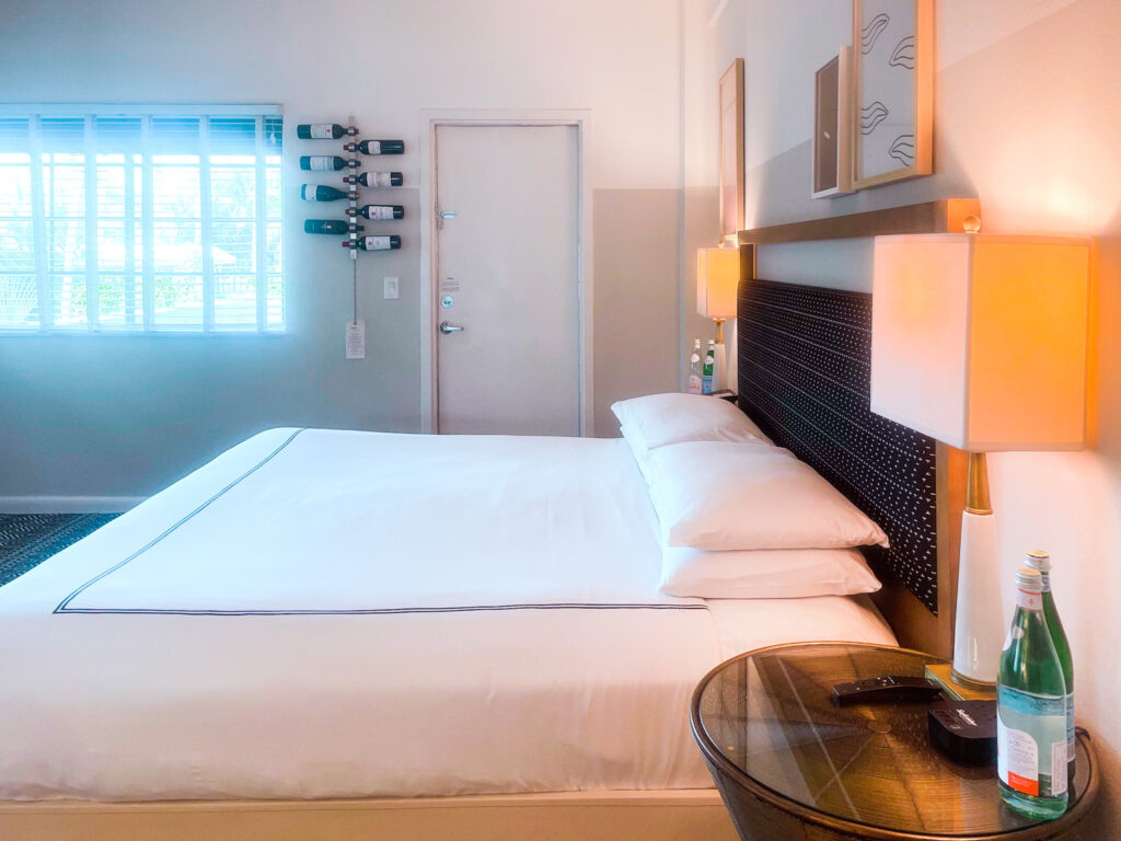 Quarto do Kimpton Surfcomber Hotel