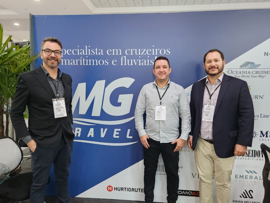 Rafael Lickfeldt e Márcio Fernando Rita, da MG Travel, e Pablo Zabala, Discover Cruises