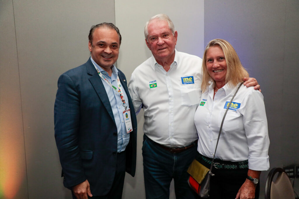 Roberto de Lucena, secretário de turismo de São Paulo, Roy Taylor e Rosa Masgrau, do M&E