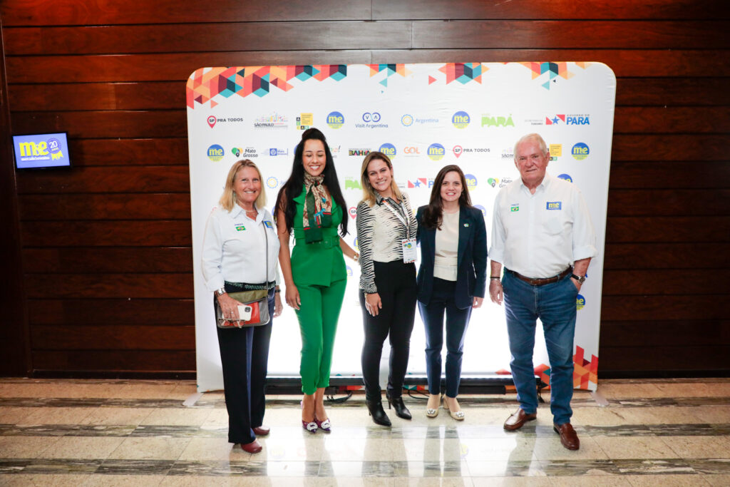 Rosa Masgrau, e Roy Taylor, do M&E, com Kelly Oliveira, e Aline Moretto, do Visite São Paulo, Jaqueline Gil, da Embratur