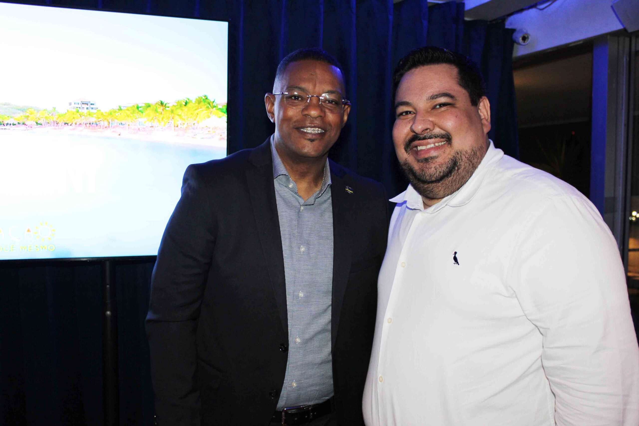 Ruisando Cjintje, de Curaçao, e Vitor Silva, da Azul Ruisando Cjintje, de Curaçao, e Vitor Silva, da Azul