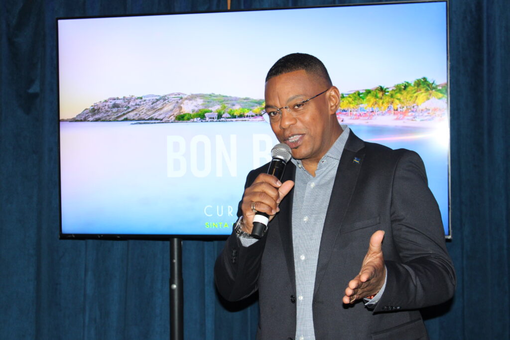 Ruisandro Cjintje ministro do Desenvolvimento Economico de Curacao Com alta ocupação e voos lotados, Azul inicia operações para Curaçao neste sábado (24)