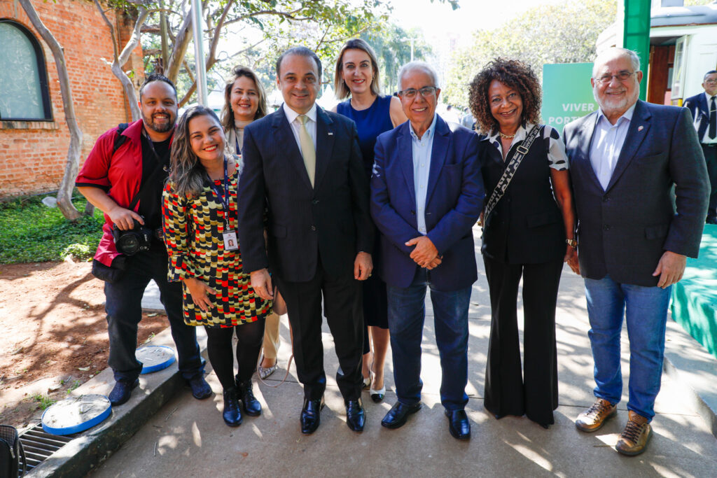 Secretário de Turismo do Estado de São Paulo, Roberto de Lucena, com equipe da Setur-SP