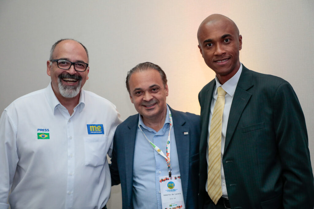 Sérgio Gouvea, da Promo, Roberto de Lucena, secretário de turismo de São Paulo, e Luís Sobrinho, da SETUR-SP