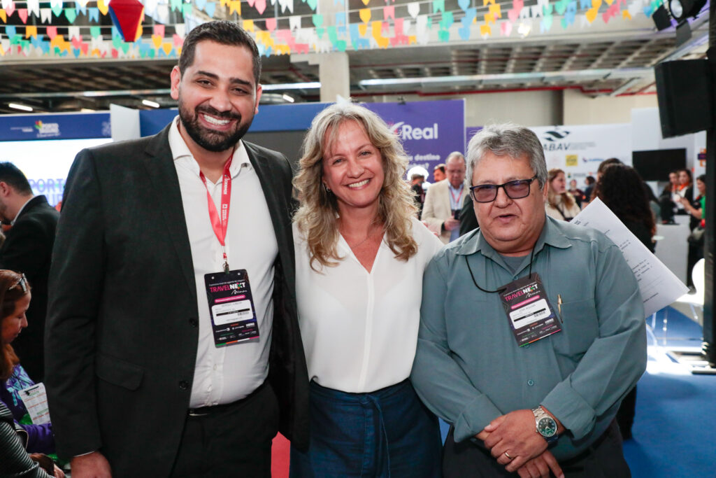 Sérgio de Paula, sub secretário de turismo Minas Gerais, Eliane Fissicaro, da Secult-MG, e José Aguiar, do Sindetur-MG