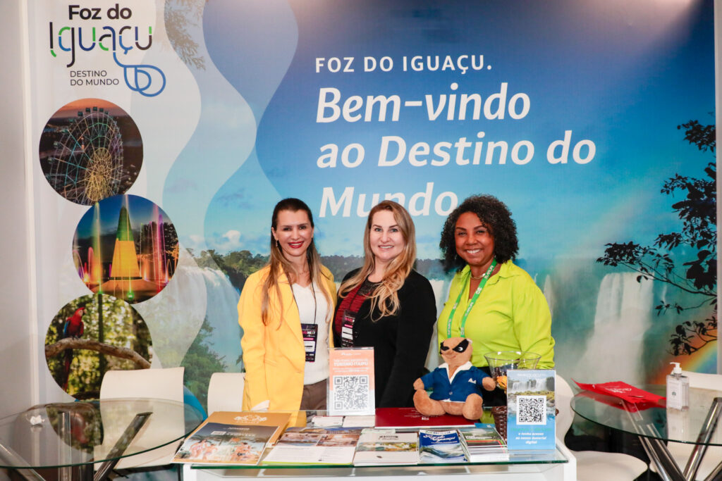Sidy Perazzoli, da All Brazil Tour, Mariza Karlinh, e Neumar Brites, da Setur-Foz do Iguaçu