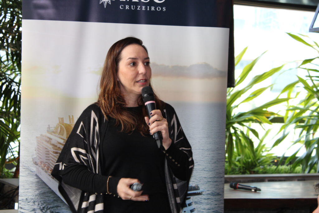 MSC e Emirates lançam novos pacotes completos no Golfo Arábico para 150 agentes; veja fotos 3 Tatiana Issa representante do Turismo de Dubai no Brasil MSC e Emirates lançam novos pacotes completos no Golfo Arábico para 150 agentes; veja fotos