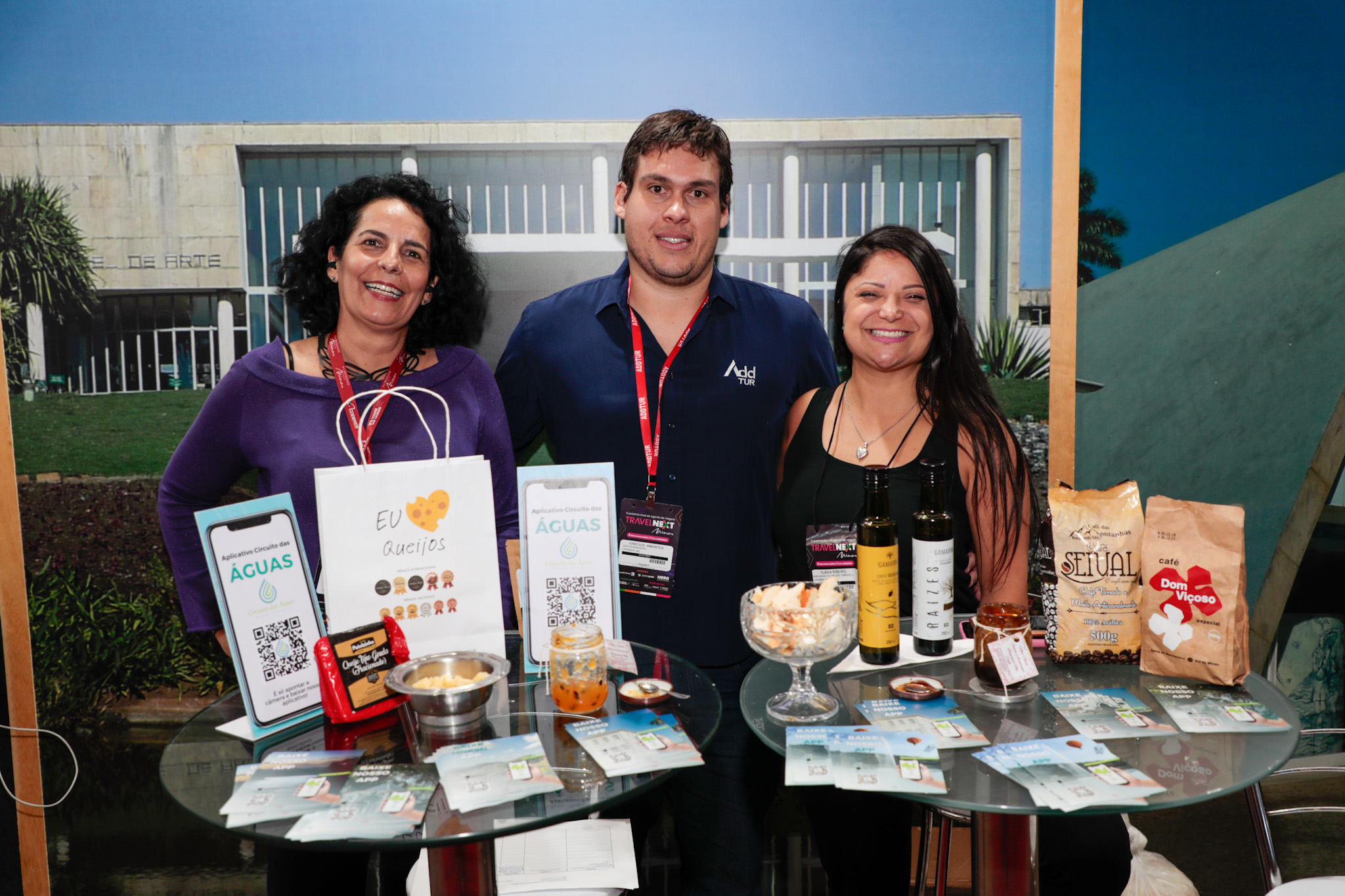 Teresa Lemos, da Montanhas Cafeeiras, Vinícius Amantea, da ADDTUR, e Flávia Ribeiro, do Circuito das Águas Teresa Lemos, da Montanhas Cafeeiras, Vinícius Amantea, da ADDTUR, e Flávia Ribeiro, do Circuito das Águas