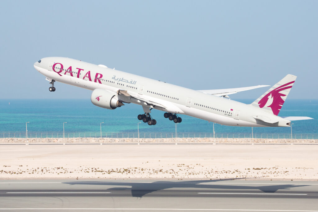 qatar airways divulgacao Qatar Airways cresce 114% e lucra US$ 1 bilhão no primeiro semestre de 2023/2024