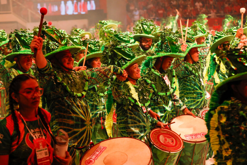 Bateria do Garantido fez a arena tremer