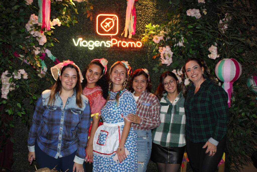 Beatriz Generoso, Maria Helena, Marcelle Candil, Márcia Cardoso, Grazieli Souza e Ana Paula Dentello, da Roteiros da Ana