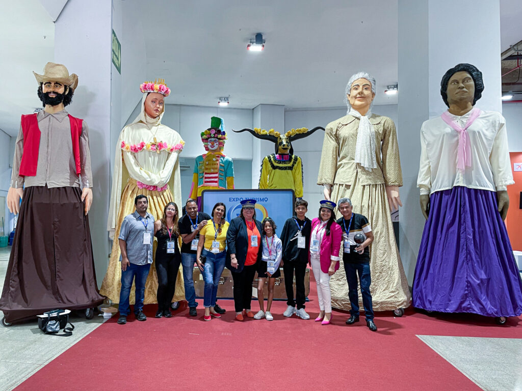 Convidados, equipe, amigos e familiares das CEOs do Expo Turismo Goiás Rose Páscoa e Eliene Meireles