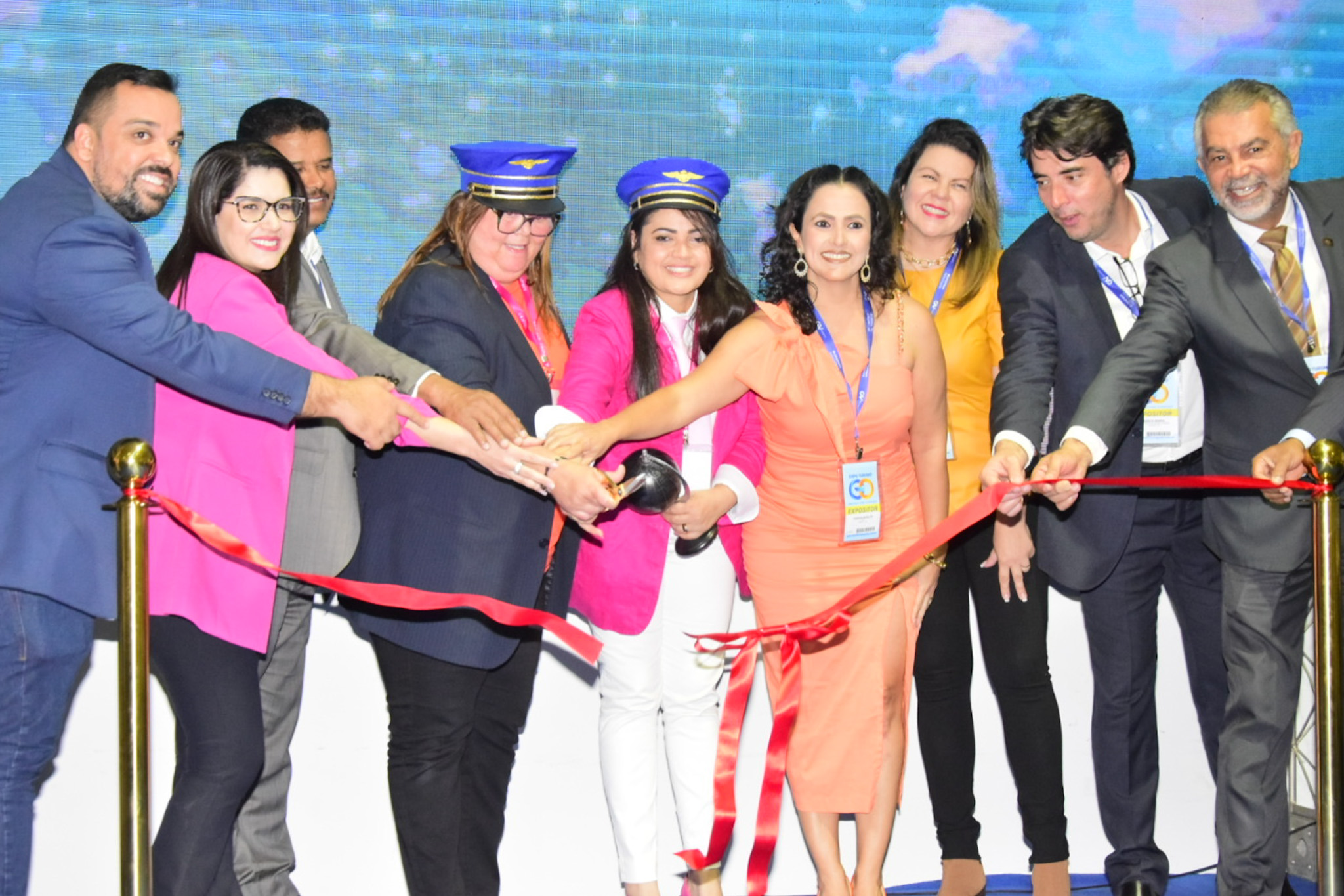 Corte da fita na abertura da Expo Turismo Goiás Corte da fita na abertura da Expo Turismo Goiás