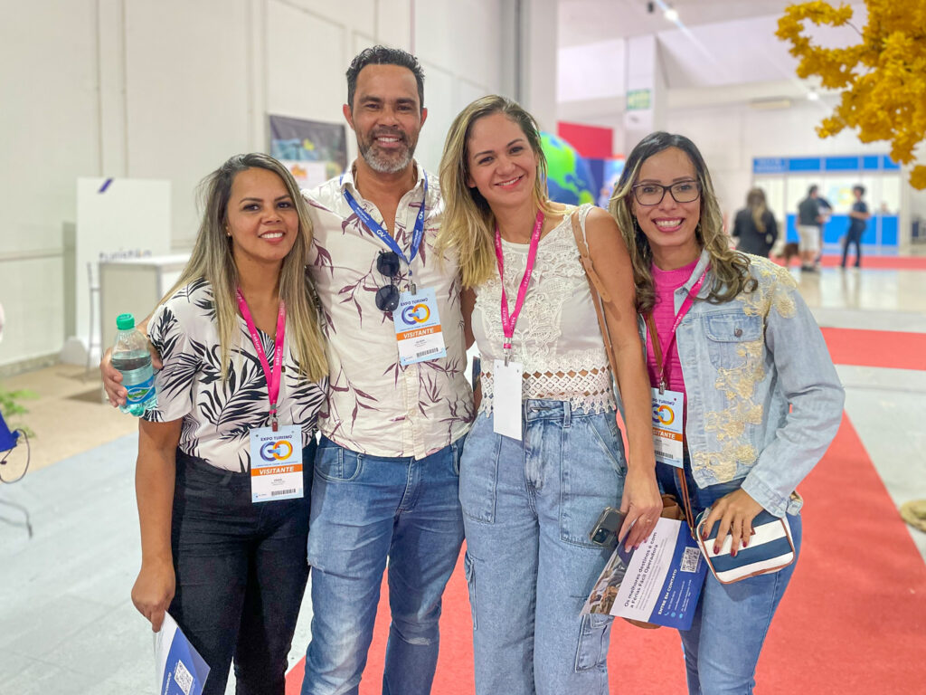Erica Lopes, Gilson Lopes, Daniele Alves e Cássia Costa, visitantes da Expo Turismo Goiás