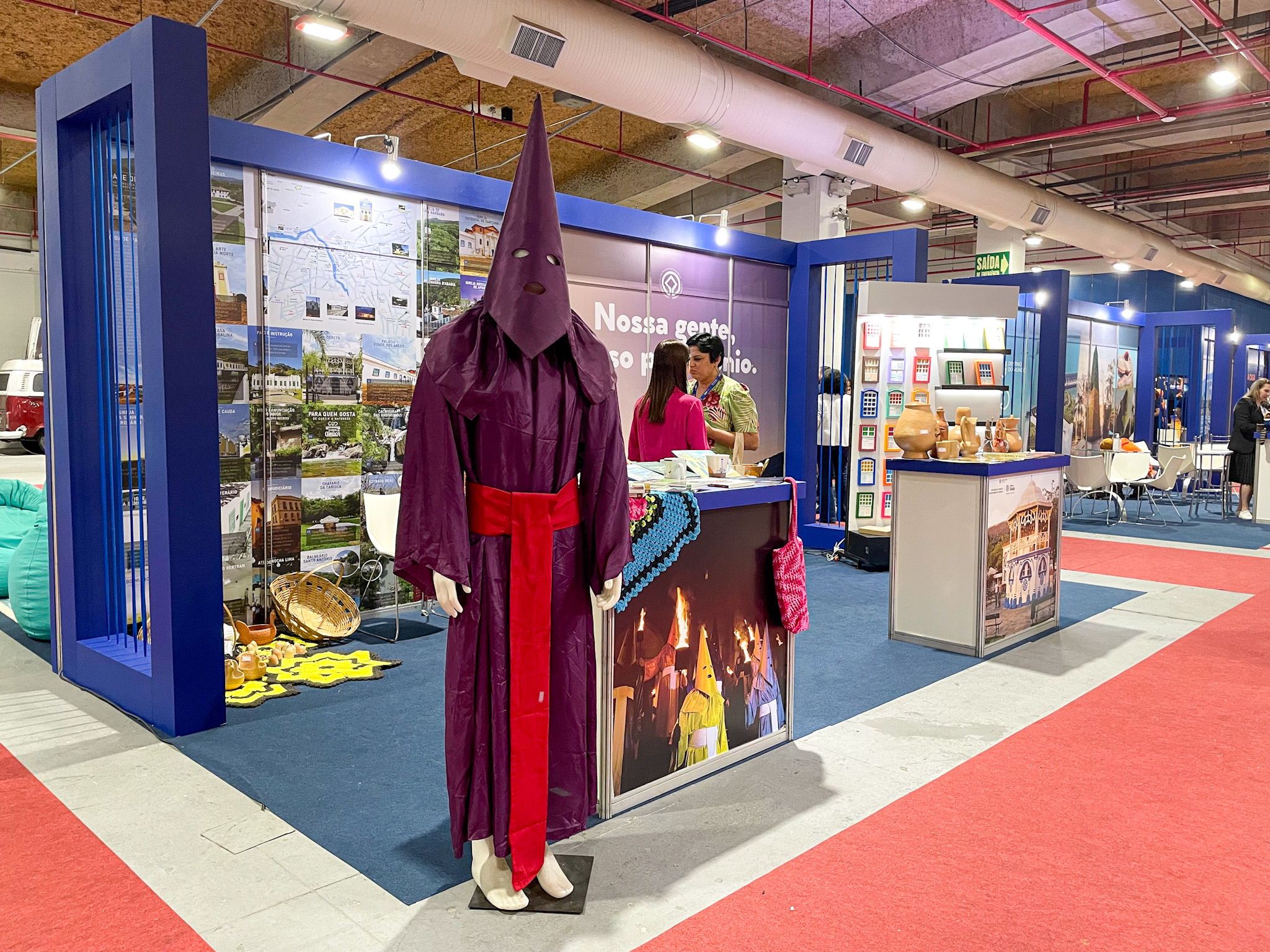 Estande sobre costumes e tradições de Goiás Estande sobre costumes e tradições de Goiás