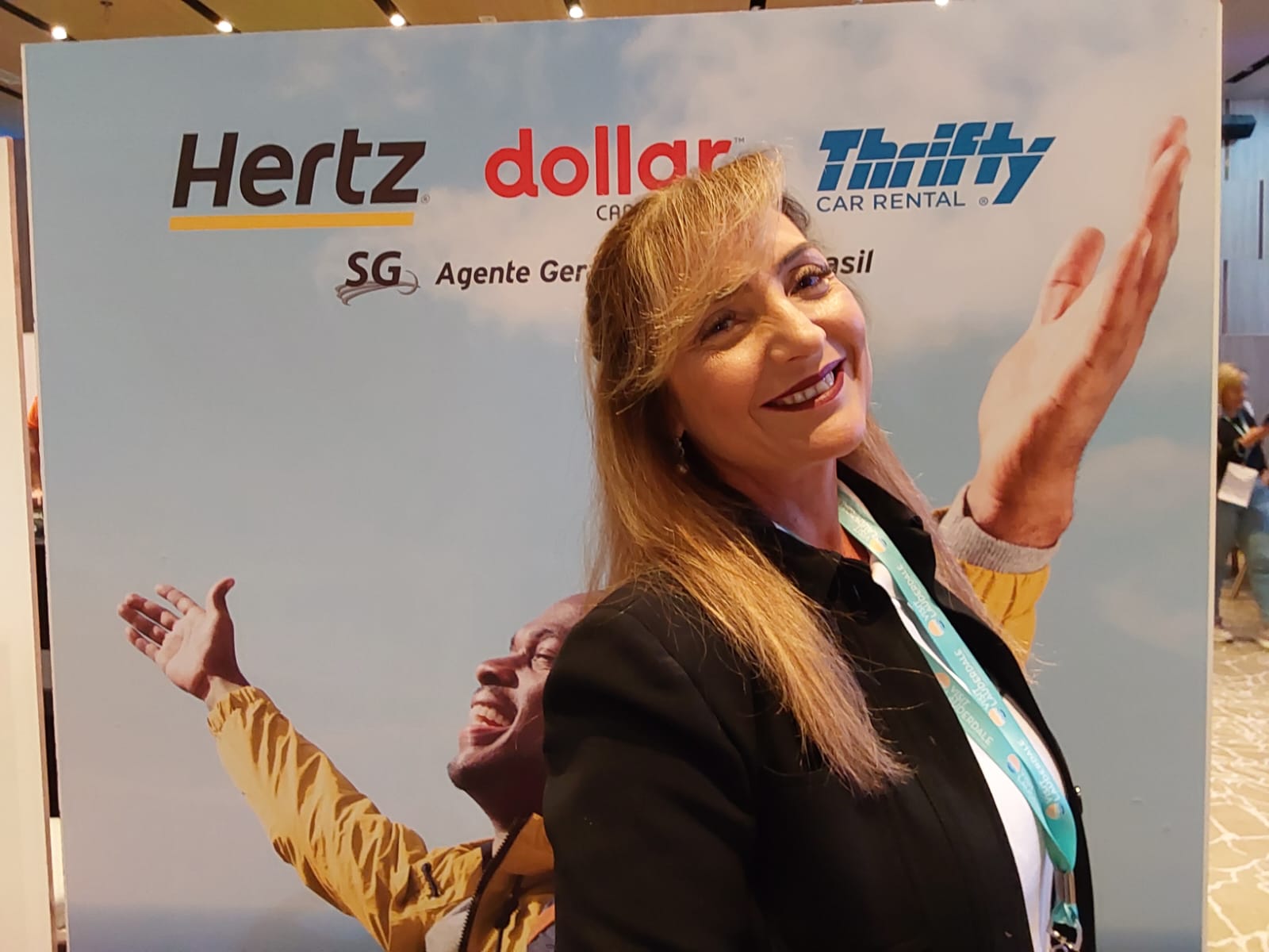 Flavia Schimidt da Hertz Internacional Flavia Schimidt da Hertz Internacional