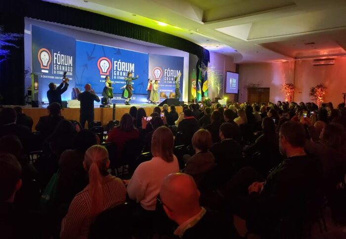 Palestra no Fórum Gramado aborda impacto do Carnaval no turismo Fórum Gramado de Estudos Turísticos