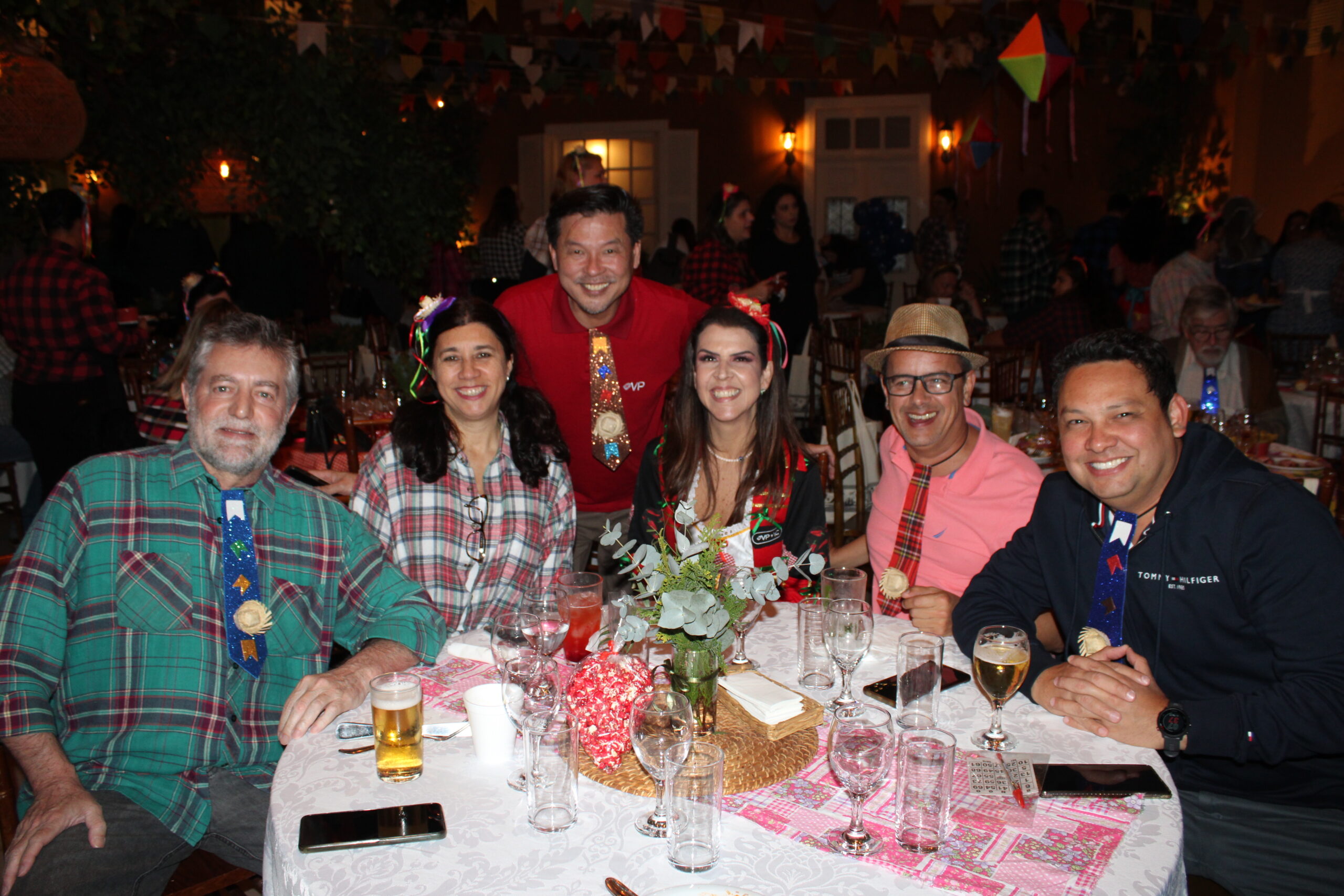 Geraldo Bernardes e Evanise Nunes, da Betha Brasil, Valter Onishi e Vanessa Stolagli, da ViagensPromo, Jader Pereira, da Blue Voyage, e Paulo Igarachi, da T2 Viagens Geraldo Bernardes e Evanise Nunes, da Betha Brasil, Valter Onishi e Vanessa Stolagli, da ViagensPromo, Jader Pereira, da Blue Voyage, e Paulo Igarachi, da T2 Viagens