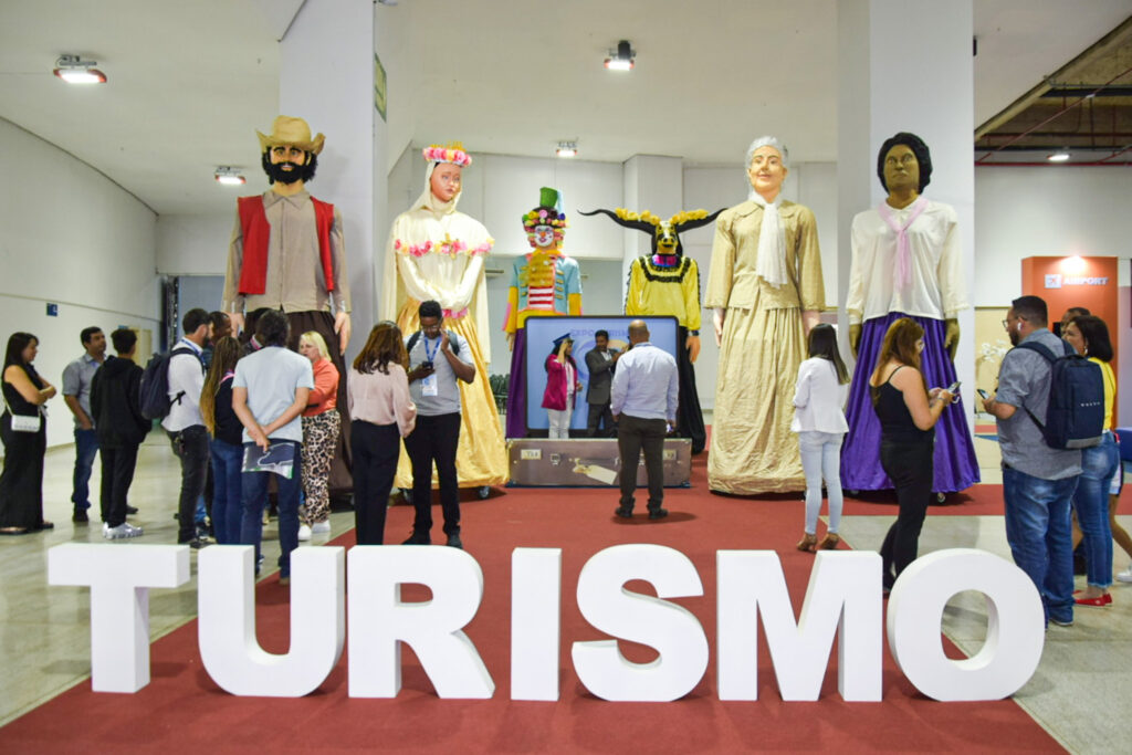 Hall de fotos na entrada do Expo Turismo Goiás