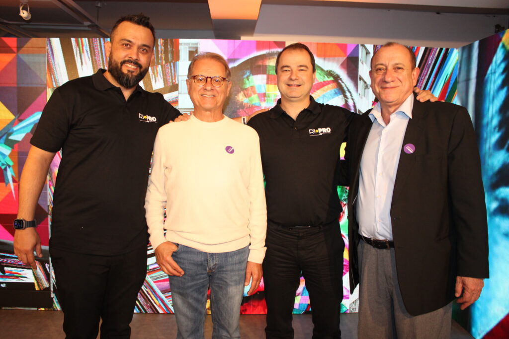 Rodrigo Caetano, da R1, Orlando de Souza, do Fohb, Raffaele Cecere, da R1, e Toni Sando, do SPCVB