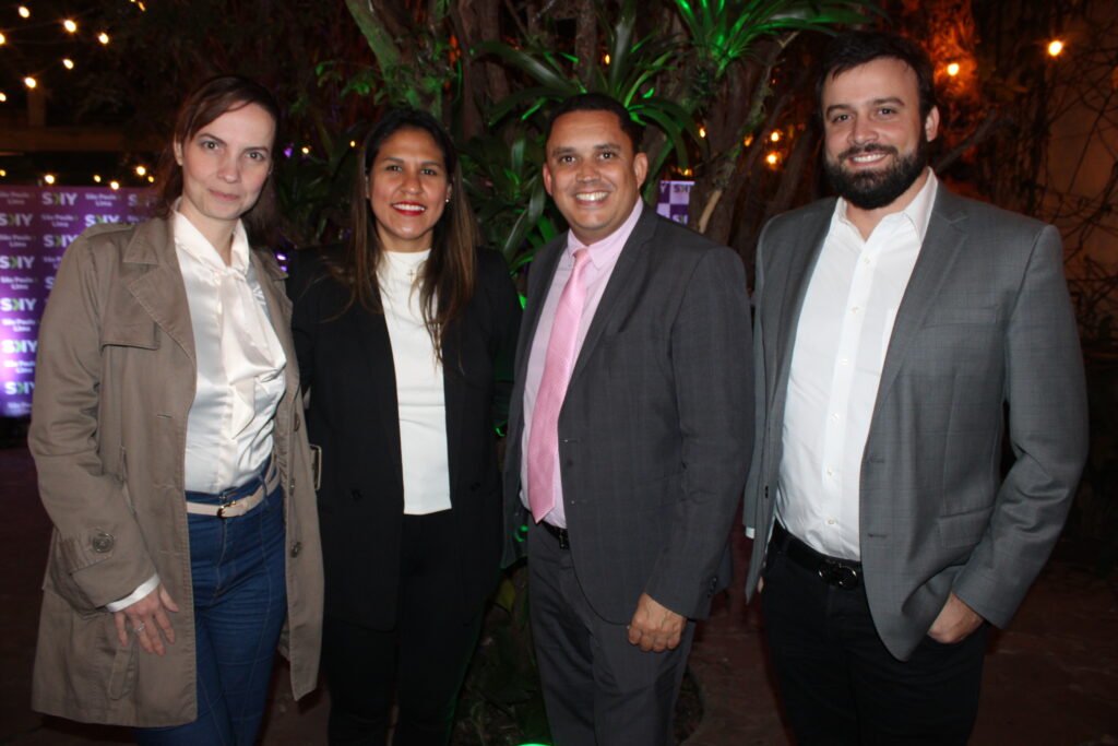 Julia Orrico, do GRU Airport, Lorena Saavedra, da SKY, e Rian Maciel e Marcos Uchoa, da World Service Brasil