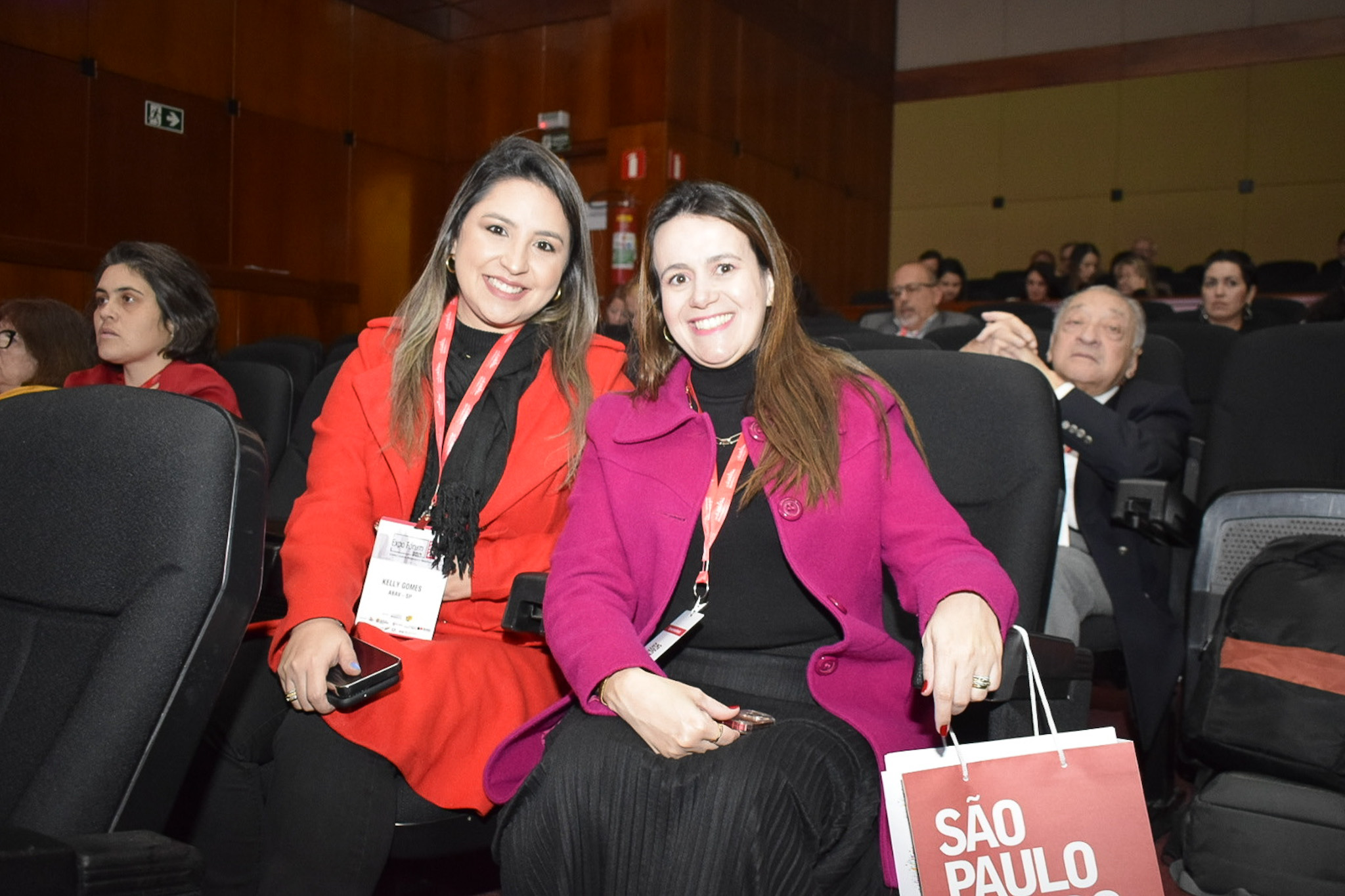 Kelly Castange e Juliana Assumpção, da Abav Kelly Castange e Juliana Assumpção, da Abav