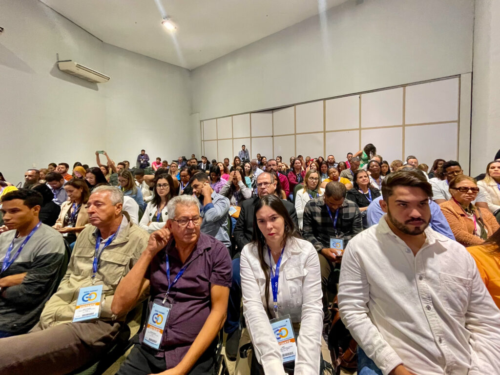 Mais de 100 pessoas estiveram na abertura da Expo Turismo Goiás