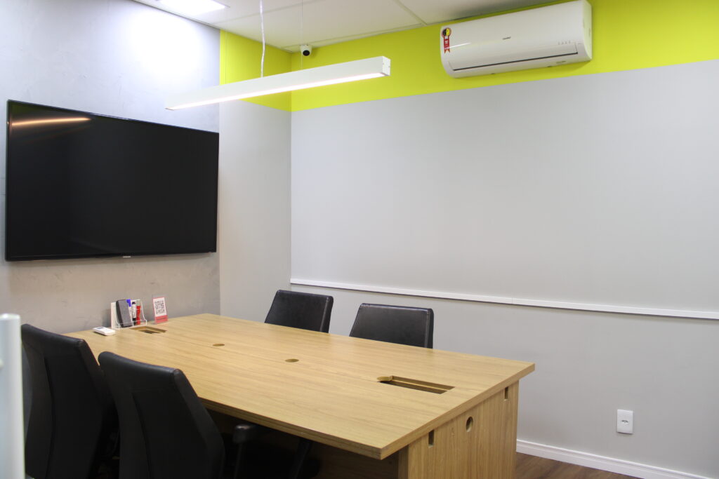 Mais uma sala de reunião Mais uma sala de reunião