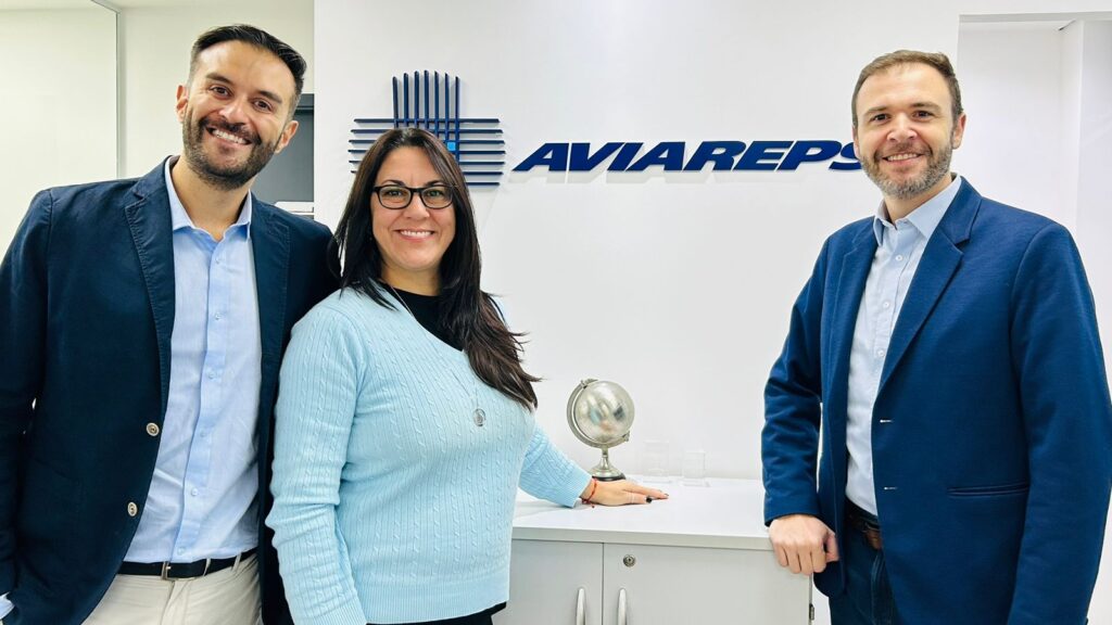 Neto Fernandes Lizandra Pajak e Denis Ribeiro AVIAREPS Aviareps e Visit Orlando definem gerente que atuará junto ao trade no Brasil