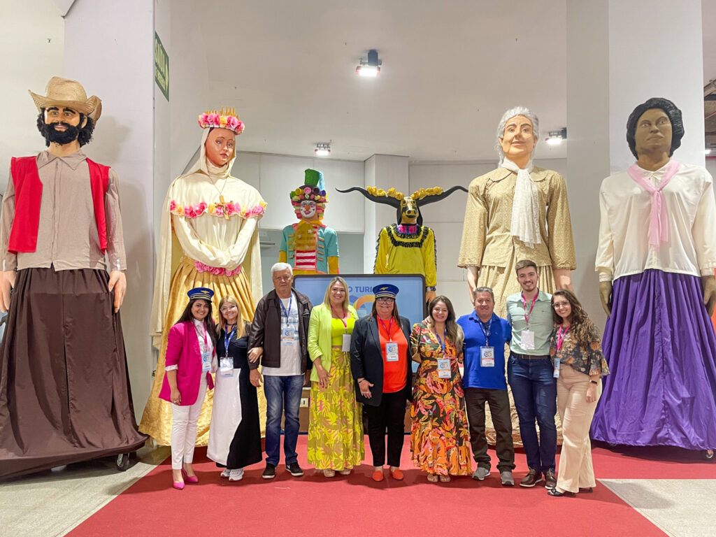 Parceiros profissionais de Rose Páscoa e Eliene Meireles, CEOs do Expo Turismo Goiás