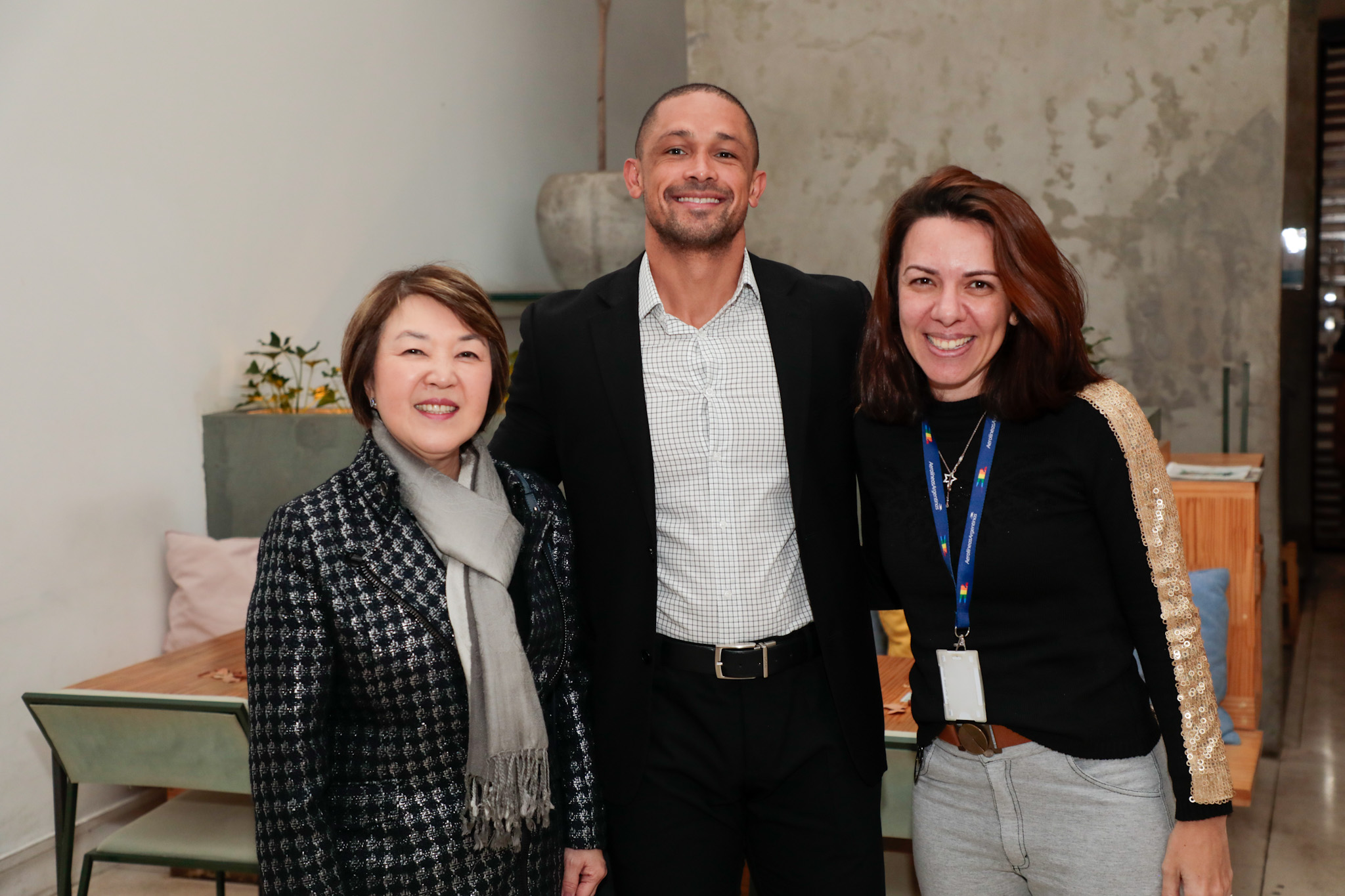 Plácida Kazama, e Anderson Bilherbck, da Owens-Illinois, e Sonaira Zanella, da Aerolíneas Argentinas