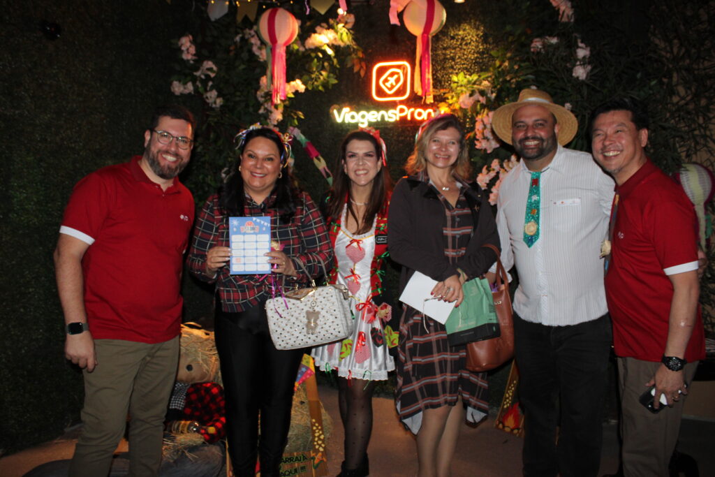 Renato Alves, da VP, Adriana Amaral, da Ceola Turismo, Vanessa Stolagli, da ViagensPromo, Elaine Ceola, da Ceola Turismo, e Leandro Roberto e Valter Onishi, da ViagensPromo