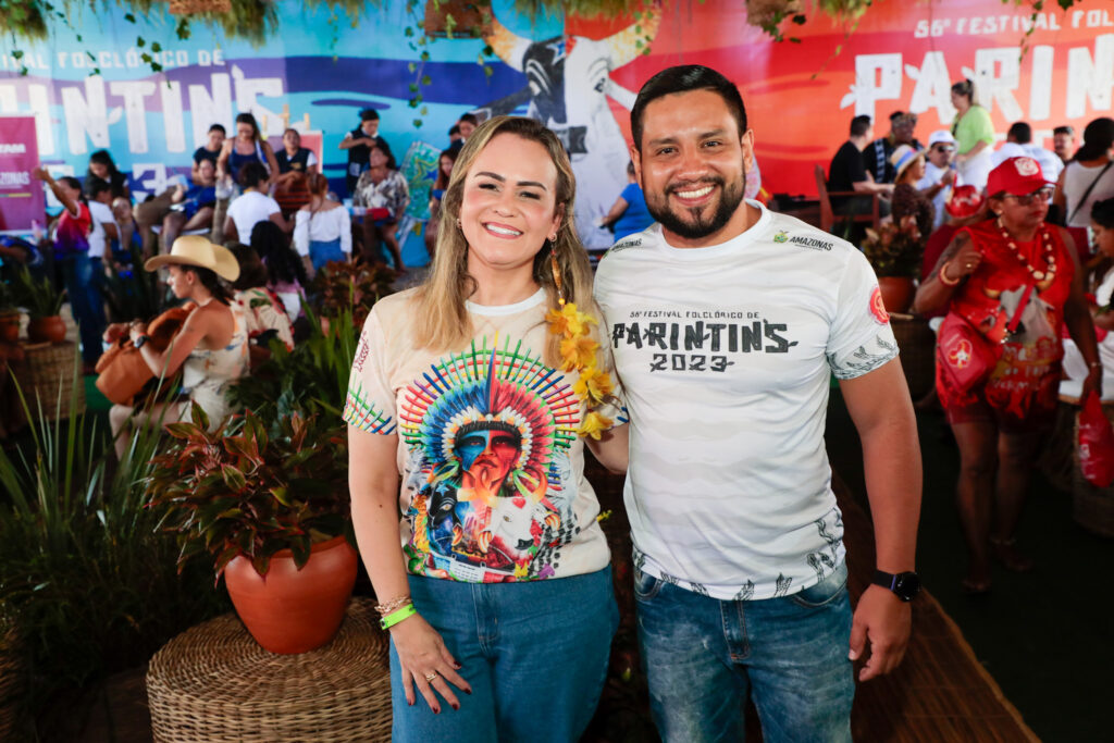 Ministras do Turismo e dos Povos Indígenas impactadas com o Festival Folclórico de Parintins Ministras do Turismo e dos Povos Indígenas impactadas com o Festival Folclórico de Parintins