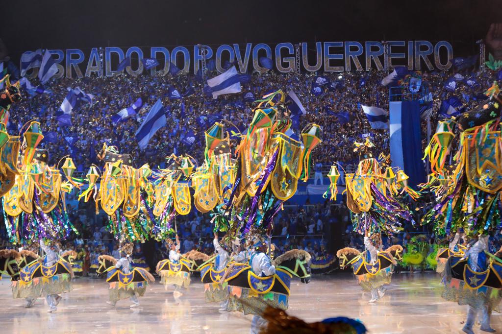 Alas coreografadas abrem a apresentação do Caprichoso