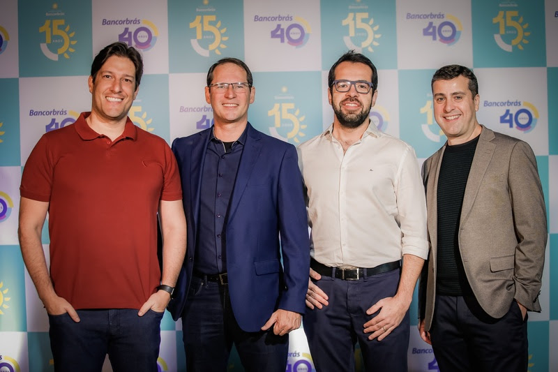 Guilherme Dolabella, advogado da Barreto Dolabella Advogados; Claudio Roberto Nogueira, Diretor Geral de Negócios e Marketing da Bancorbrás; Leonardo Jorge Queiroz, advogado da Barreto Dolabella Advogados; e Luiz Gustavo Arantes, Diretor Geral de Administração e Controle Guilherme Dolabella, advogado da Barreto Dolabella Advogados; Claudio Roberto Nogueira, Diretor Geral de Negócios e Marketing da Bancorbrás; Leonardo Jorge Queiroz, advogado da Barreto Dolabella Advogados; e Luiz Gustavo Arantes, Diretor Geral de Administração e Controle