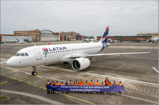 Latam recebe primeira aeronave abastecida com Combustível Sustentável de Aviação (SAF) Latam recebe primeira aeronave abastecida com Combustível Sustentável de Aviação (SAF)