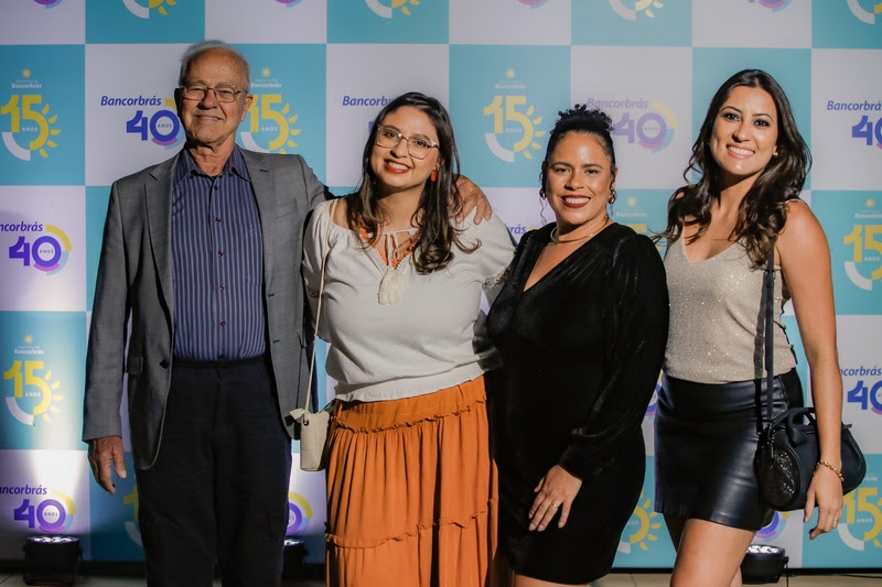 Victor Arantes Marra, Diretor-Presidente da Bancorbrás; Caroline Rodrigues, Leandra Santos e Danyelle Amaral, Analistas de Responsabilidade Social do Instituto Bancorbrás Victor Arantes Marra, Diretor-Presidente da Bancorbrás; Caroline Rodrigues, Leandra Santos e Danyelle Amaral, Analistas de Responsabilidade Social do Instituto Bancorbrás