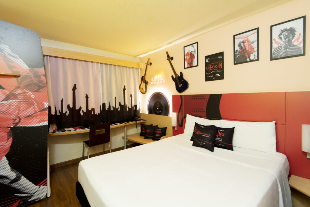 Accor revela estande ibis no The Town 2023 e quarto temático em São Paulo Accor revela estande ibis no The Town 2023 e quarto temático em São Paulo
