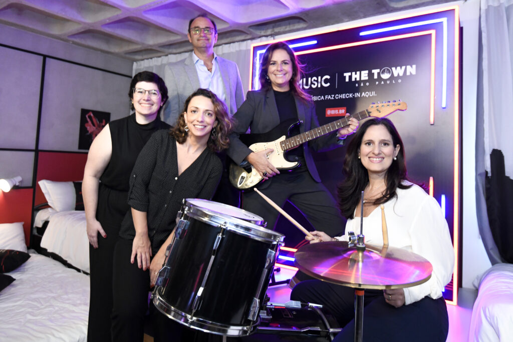 Accor revela estande ibis no The Town 2023 e quarto temático em São Paulo Accor revela estande ibis no The Town 2023 e quarto temático em São Paulo