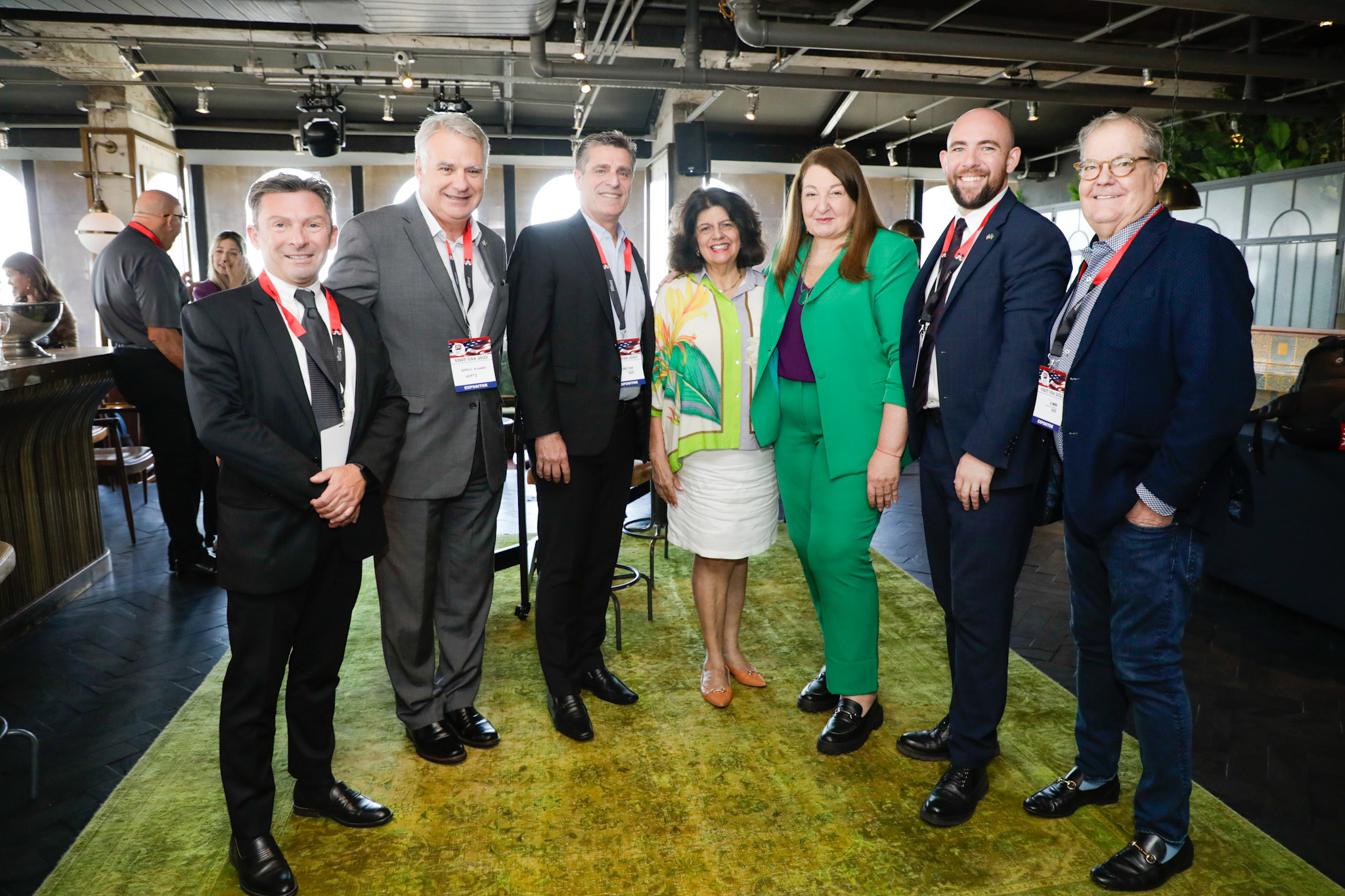 Adriano Aguiar e Sérgio Guanais, da Hertz, Patrick Yvars, do Visit Orlando, Jussara Haddad, do Visit USA, Magda Nassar, da Abav Nacional, EJ Richardson, do Consulado dos EUA, e DT Minich, do Experience Kissimmee