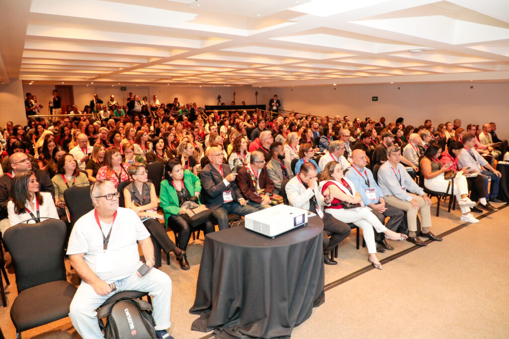 Visit USA 2024 está confirmado em São Paulo e fará estreia em Belo Horizonte em agosto 1 Agentes de viagens durante o Visit USA 2023 Visit USA 2024 está confirmado em São Paulo e fará estreia em Belo Horizonte em agosto