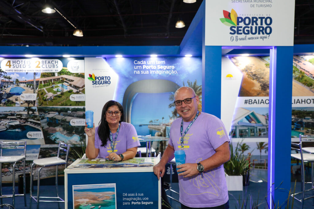 Aline Rodrigues e Guto Jones da secretaria de turismo de Porto Seguro Porto Seguro conquista liderança em vendas nacionais no 'Agente Tá On' em Campinas