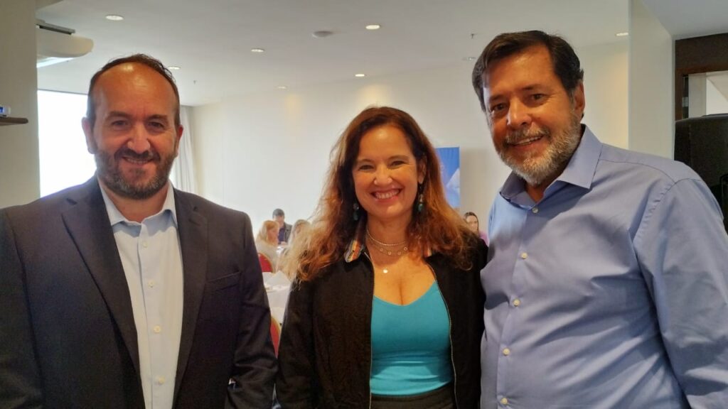 ITA Airways reúne trade carioca e promove voo inaugural Rio de Janeiro-Roma; veja fotos 1 Andrea Taddei Country Manager ITA Airways Andrea Ferrari assessoria Setur e Sergio Almeida presidente TurisRio ITA Airways reúne trade carioca e promove voo inaugural Rio de Janeiro-Roma; veja fotos