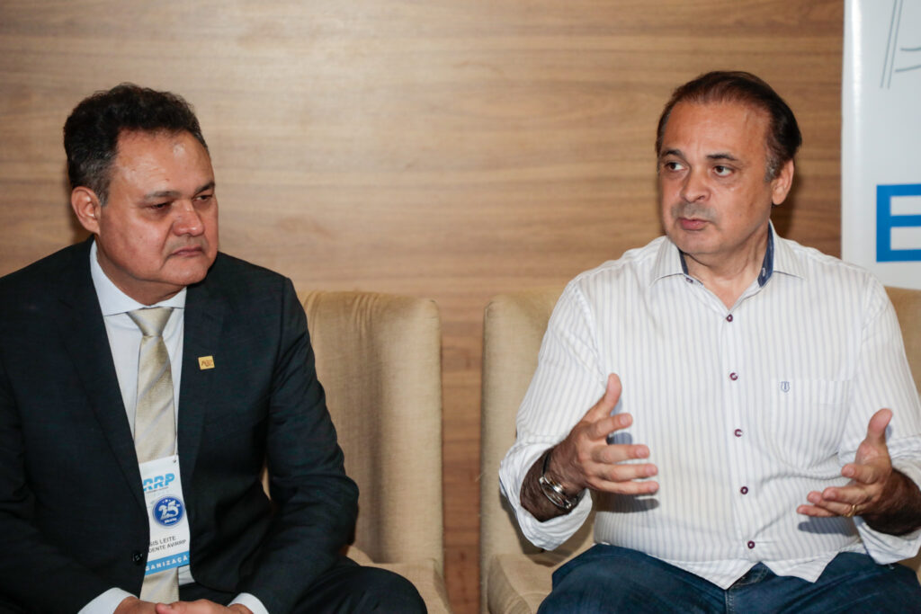 Assis Leite, presidente da Avirrp, e Roberto de Lucena, secretário de turismo do estado de São Paulo