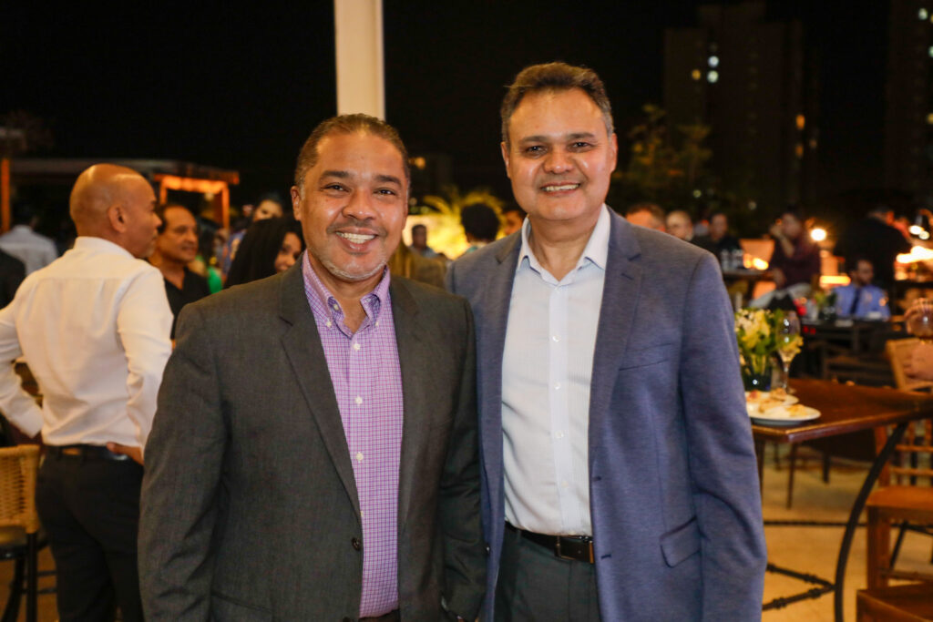 Claudio Jr, da BTM, e Assis Leite, presidente da Avirrp