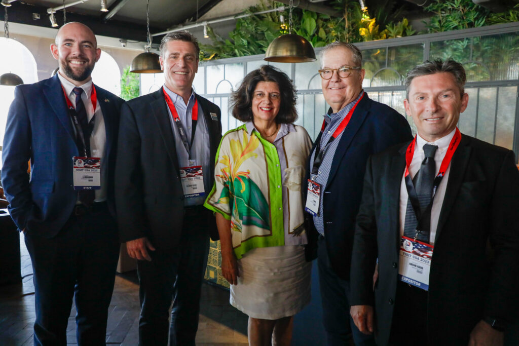 EJ Richardson, do consulado americano, Patrick Yvars, do Visit Orlando, Jussara Haddad, do consulado americano, DT Minich, do Experience Kissimmee, e Adriano Aguiar, da Hertz