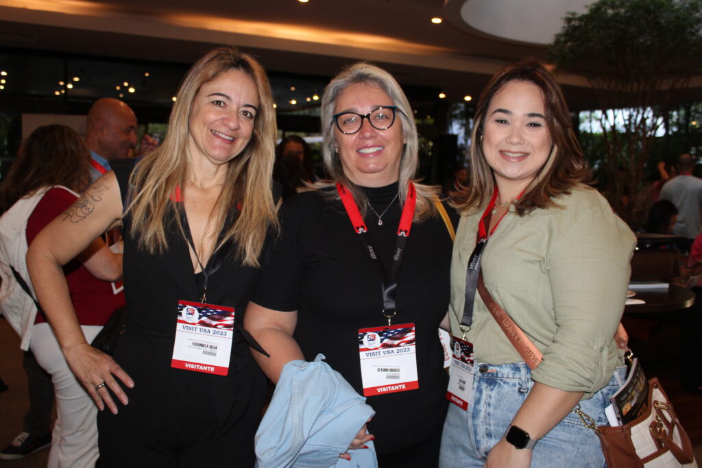 Elisangela Silva, da da Viaje na Magia, Claudia Duarte, da CDT Turismo, e Lailla Dias, da Imagine Turismo