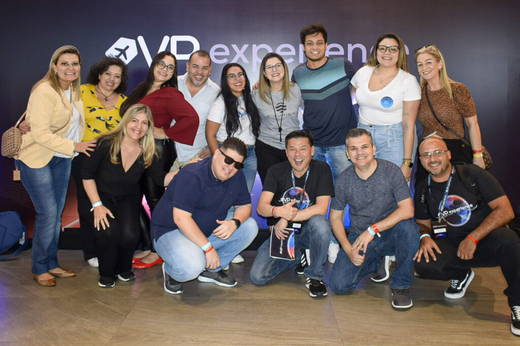 Executivos da ViagensPromo com agentes de viagens de várias regiões de São Paulo