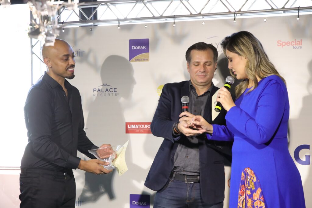 Fernando Gaona, da Dorak, com Alex Darc e Jéssica Leão