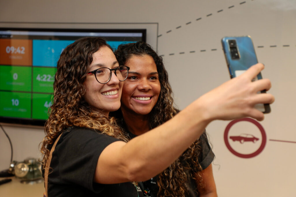 Giovana Genigengen, da Villa Turismo, e Helen Teodoro, da Ancoradouro